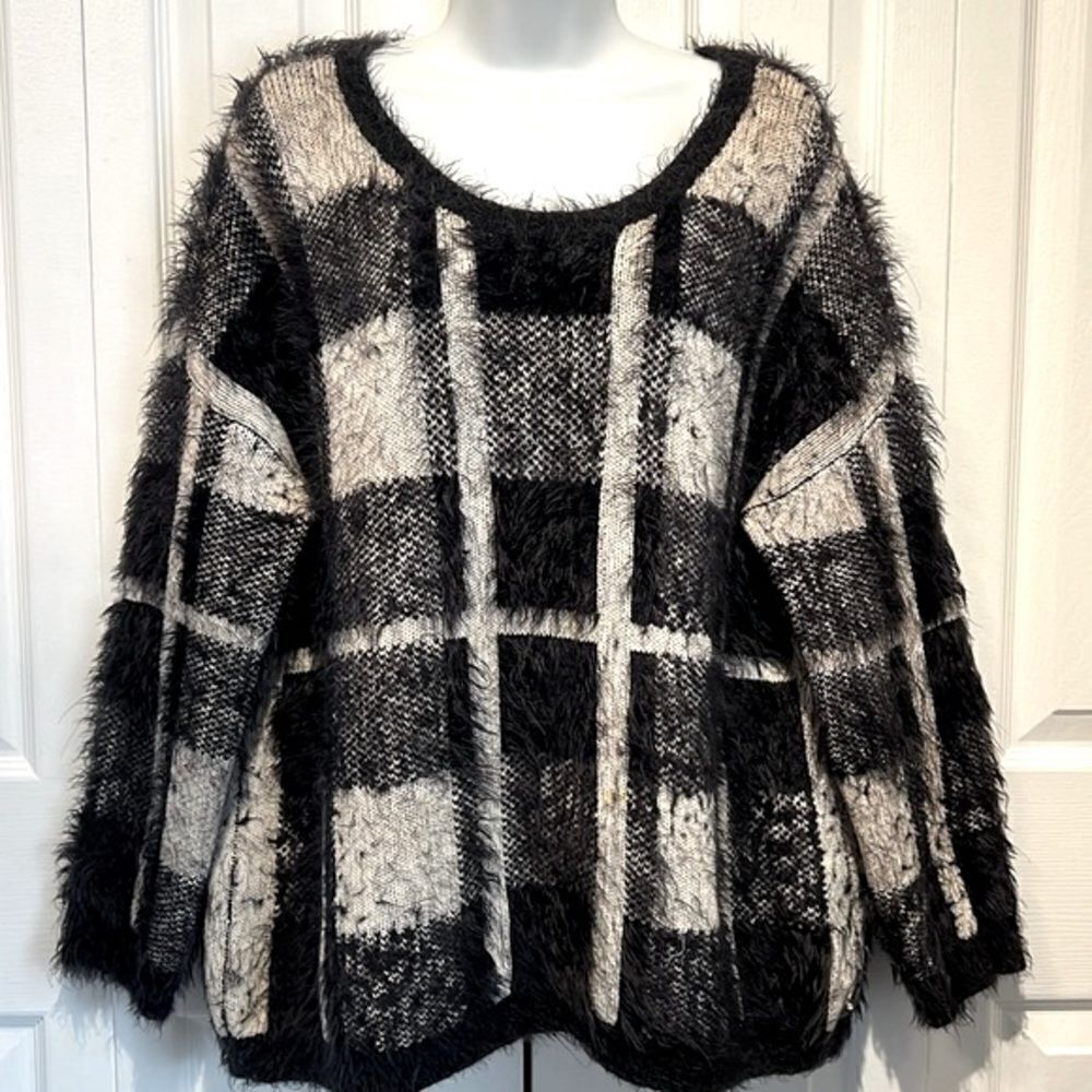 DEX Black/Cream Long Sleeve Eyelash Oversized Sweater Size M‎